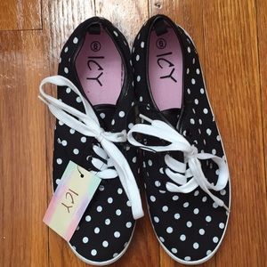NWT Black and white sneakers